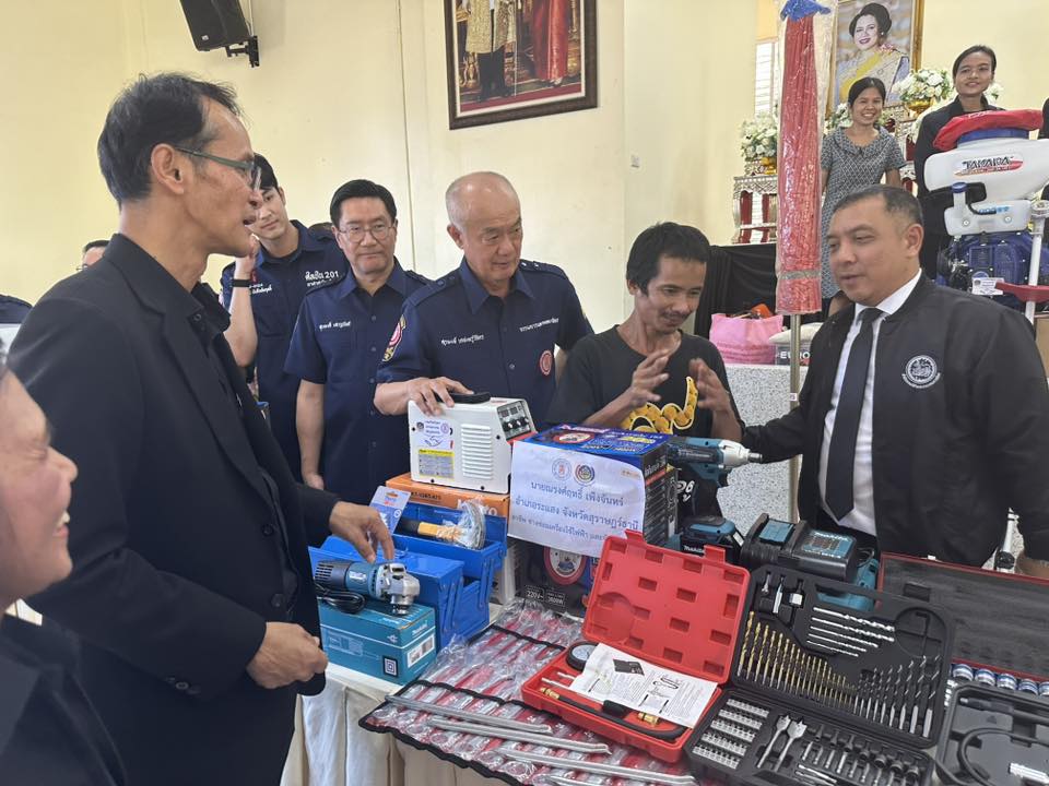 พช.สุราษฎร์ธานี รับมอบวัสดุอุปกรณ์สนับสนุนอาชีพแก่ครัวเรือนยากจน สร้างอาชีพ สร้างรายได้