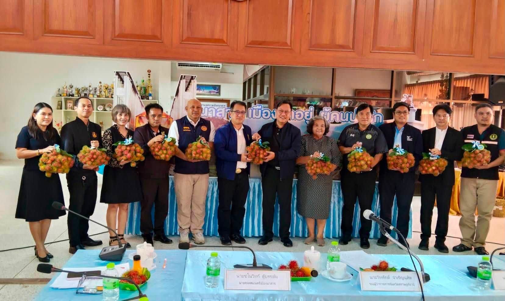 พช.สุราษฎร์ธานี ร่วมเตรียมความพร้อมจัดงาน “เทศกาลเงาะโรงเรียนนาสาร (GI) ครั้งที่ 34” ชูไฮไลต์ “ถนนผลไม้และสินค้า OTOP” กระตุ้นเศรษฐกิจท่องเที่ยว