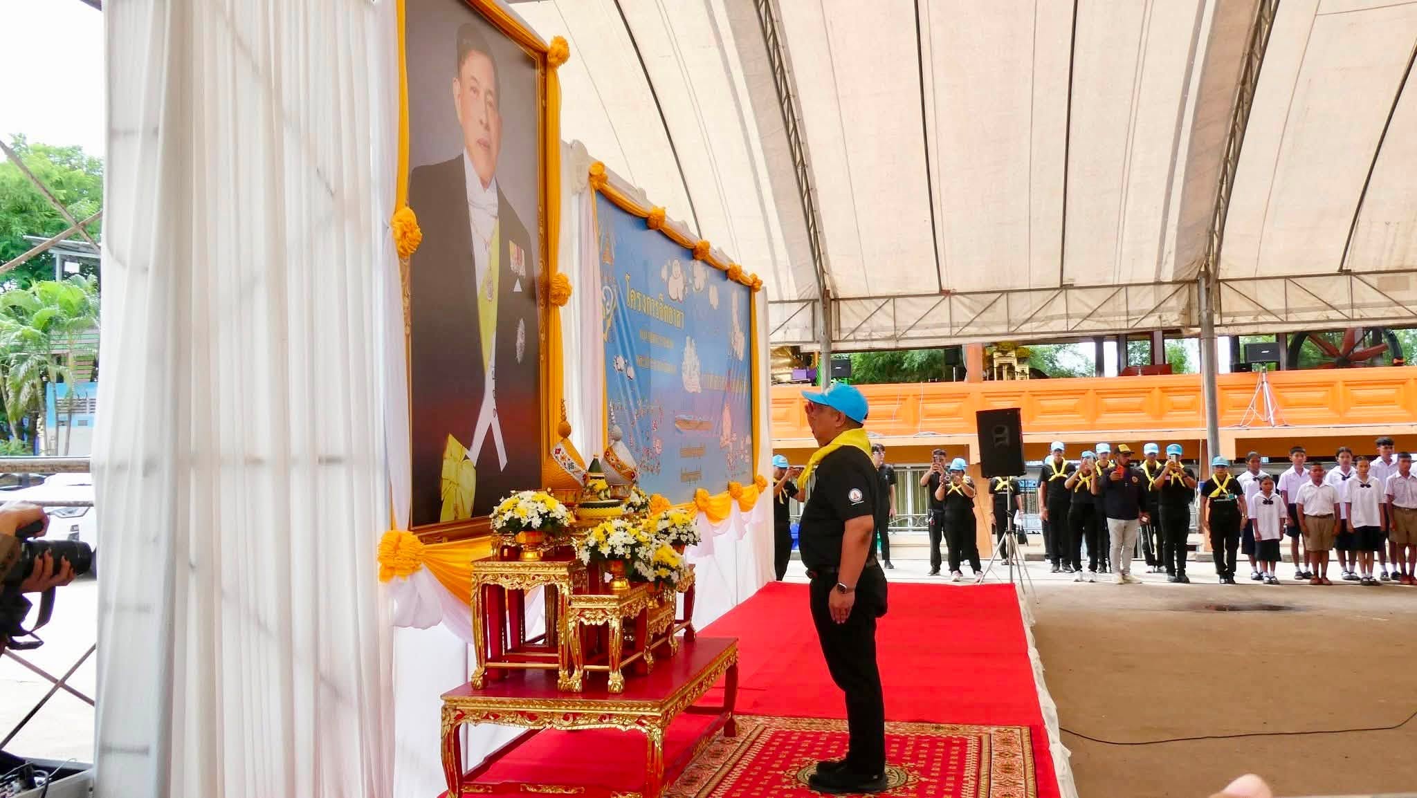 พช.สุราษฎร์ธานี ร่วมกิจกรรมจิตอาสาพัฒนาและจิตอาสาบริการประชาชน เนื่องในโอกาสวันเฉลิมพระชนมพรรษาพระบาทสมเด็จพระเจ้าอยู่หัว